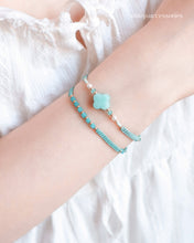 將圖片載入圖庫檢視器 Flower Natural stone Hand strap with glass pearls and Swarovski &lt;green,lake,light green,mint,grass&gt;
