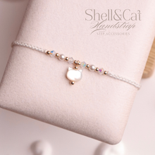 將圖片載入圖庫檢視器 ≽^• ˕ •^≼ Shell Cat Swarovski Hand strap with Glass Pearls and Japanese glass beads<4 colors>
