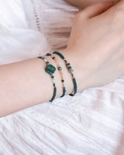 將圖片載入圖庫檢視器 Flower Natural stone Hand strap with glass pearls and Swarovski &lt;green,lake,light green,mint,grass&gt;
