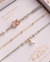 將圖片載入圖庫檢視器 Green zircon flower Handstrap set with Swarovski and Japanese glass beads
