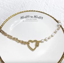 將圖片載入圖庫檢視器 Heart Buckle Choker with Freshwater Pearls &lt;2 styles&gt;
