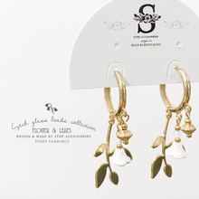 將圖片載入圖庫檢視器 D091 Gold leafs with Czech glass beads white flower hoop earrings

