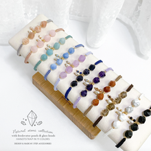 將圖片載入圖庫檢視器 Faceted Natural stone hand strap with freshwater pearls and glass beads &lt;11 colors&gt;
