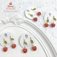 將圖片載入圖庫檢視器 S135 Dried flower resin cherry with Japanese glass leaf earrings
