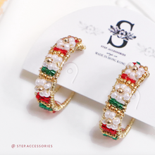 將圖片載入圖庫檢視器 D067 - Christmas flower ear hoop with Japanese glass beads
