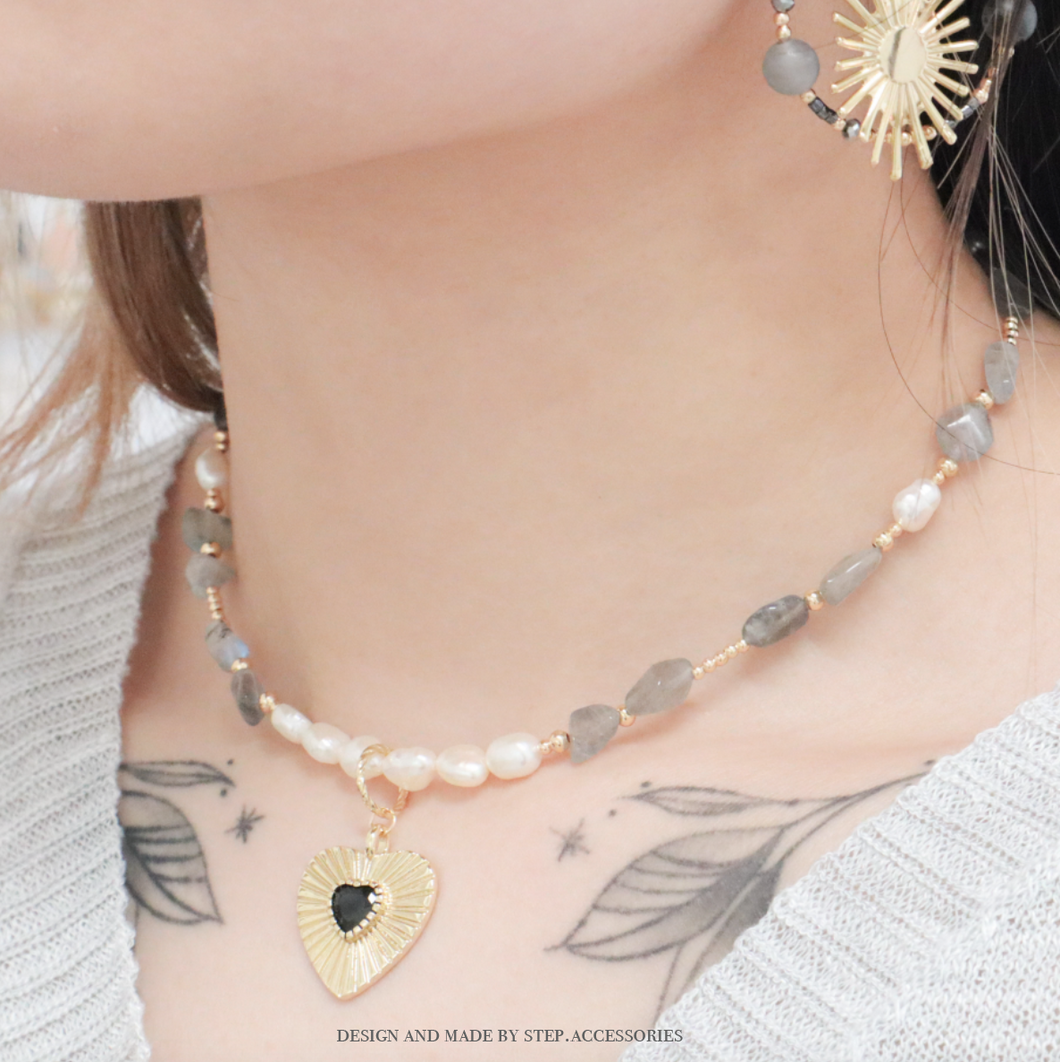 Natural stone choker with freshwater pearls and zircon heart pendant < 3 colors >